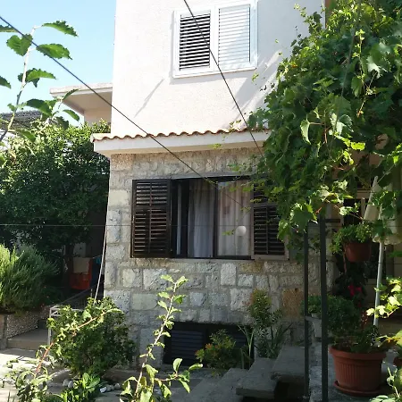 Apartman Margareta 홈스테이 *